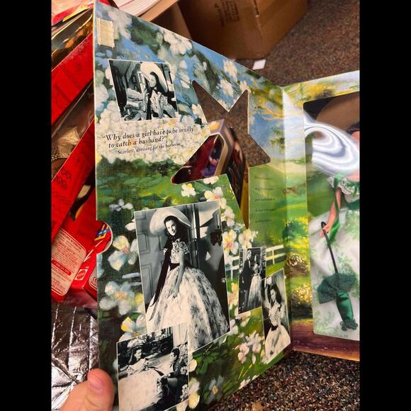 1994 GONE WITH THE WIND‎ HOLLYWOOD LEGENDS BARBIE SCARLETT O’HARA  WHITE DRESS - Picture 4 of 10